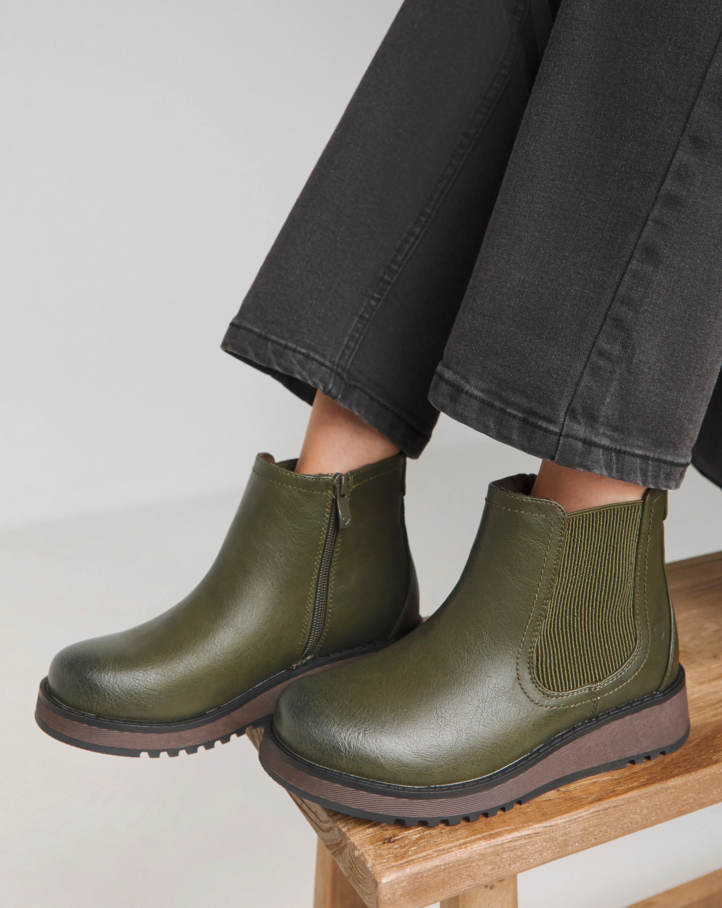 Heavenly Feet Rolo Chelsea Boot Wide Fit