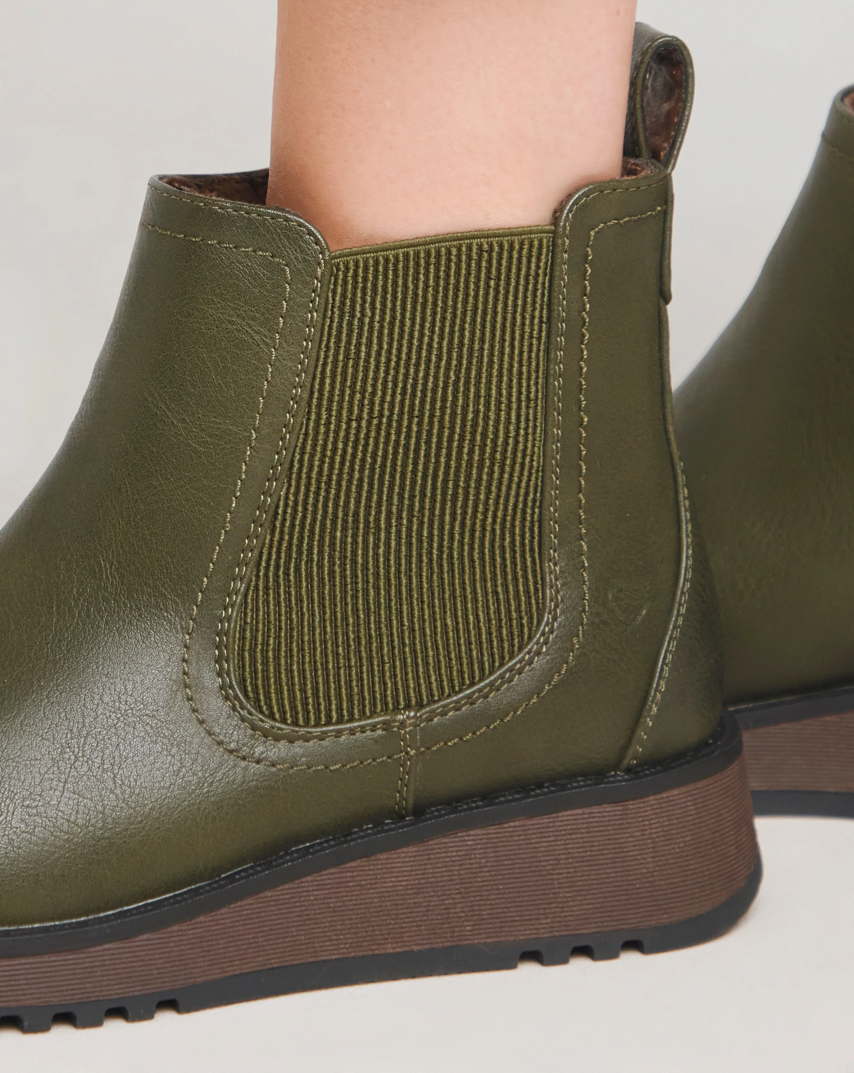 Heavenly Feet Rolo Chelsea Boot Wide Fit