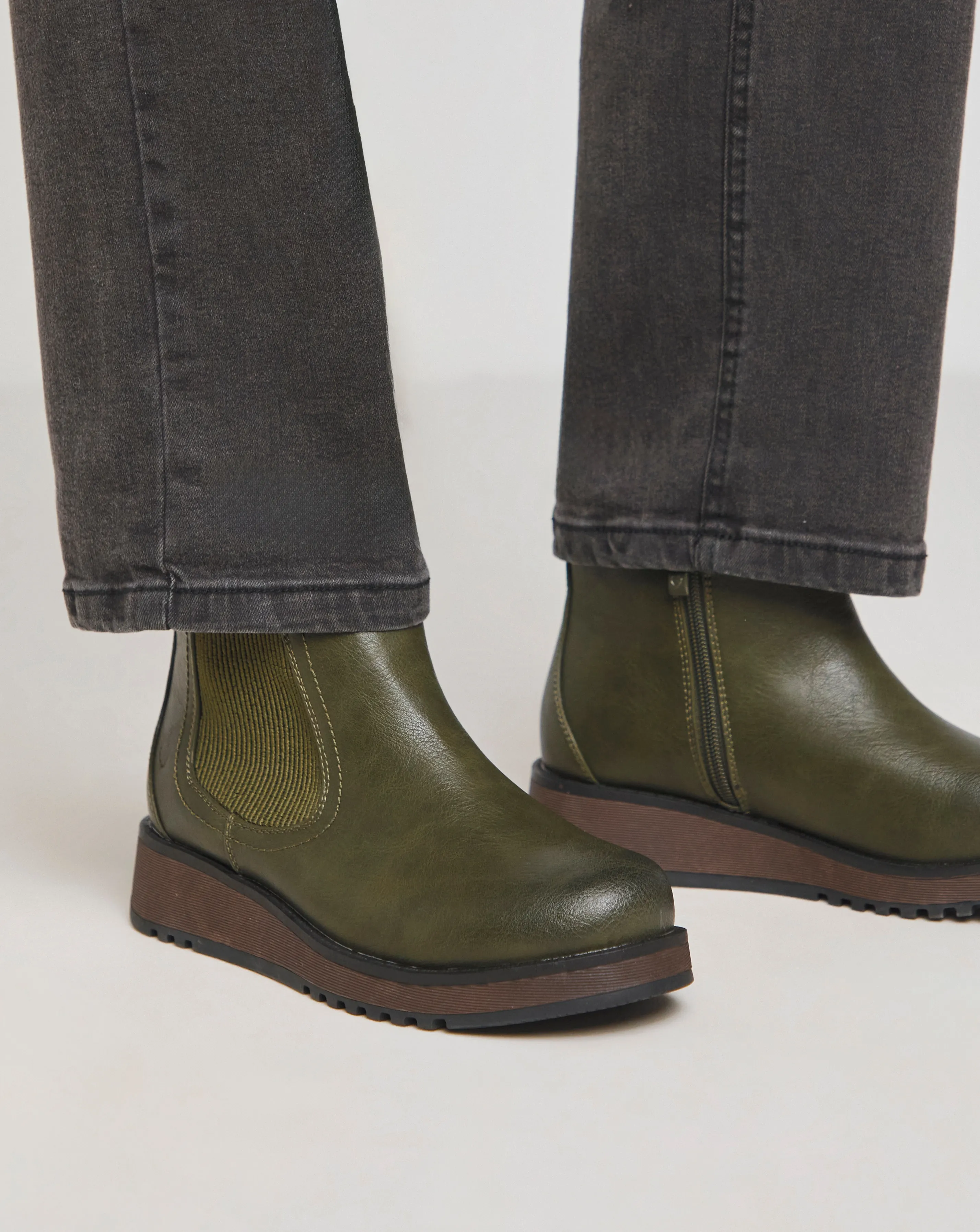 Heavenly Feet Rolo Chelsea Boot Wide Fit