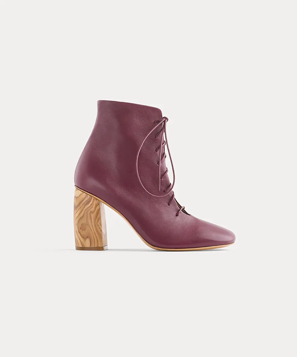 nappa ankle boot with laces