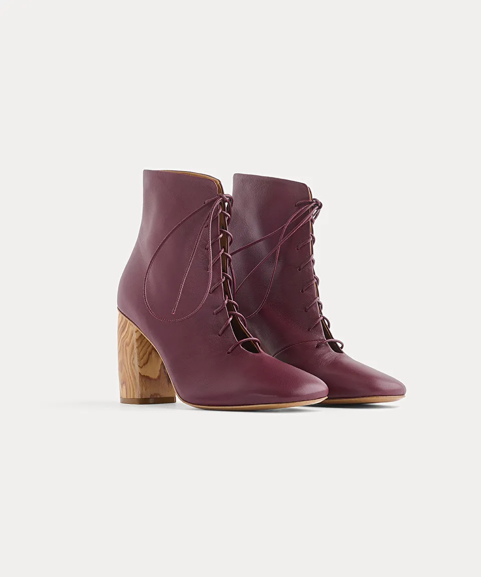 nappa ankle boot with laces