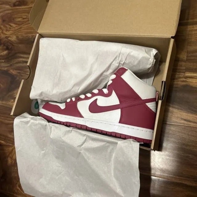 Nike sb dunk high sweet beet