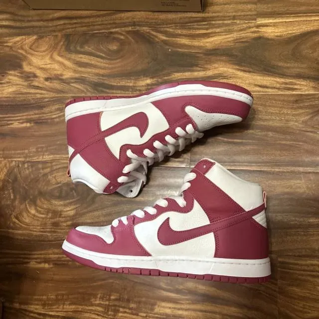 Nike sb dunk high sweet beet