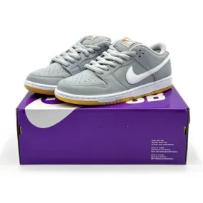 Nike sb dunk low grey gum