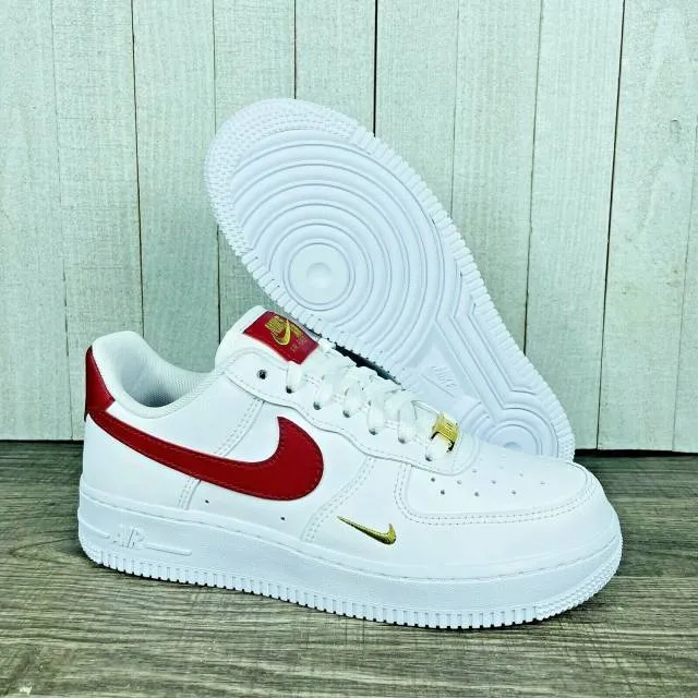 Nike wmns air force 1 07 essential white gym red