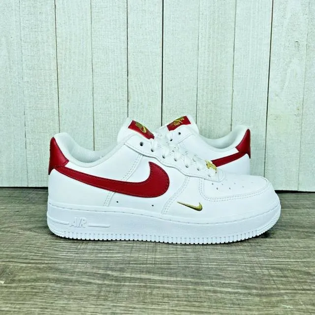 Nike wmns air force 1 07 essential white gym red