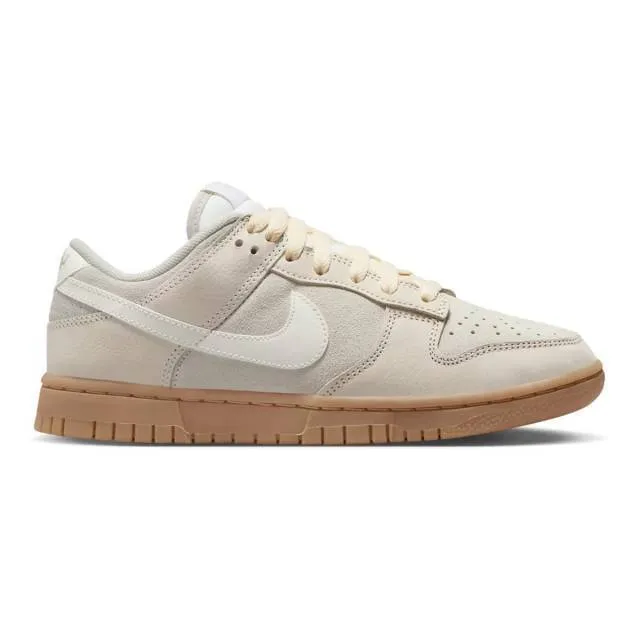 Nike Women's Dunk Low SE (Hangul Day/ Tan/ Light Orewood...