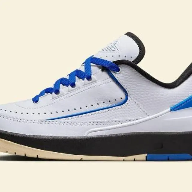 Wmns nike air jordan 2 low varsity royal white black muslin