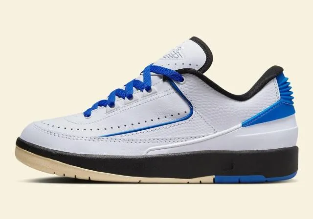 Wmns nike air jordan 2 low varsity royal white black muslin